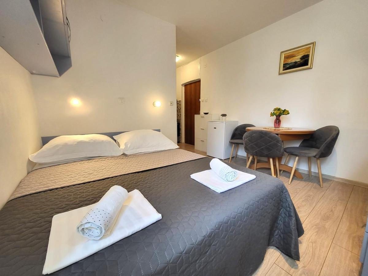 Mali Apartman U Centru Макарска Экстерьер фото